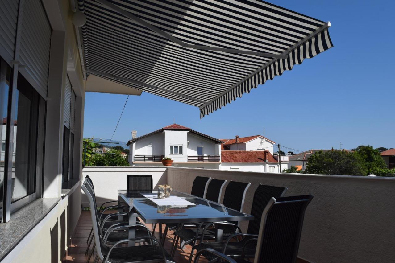Apartments With A Parking Space Rab - 12383 Banjol Exterior foto